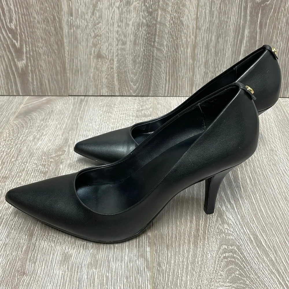 NWOT Michael Michael Kors  Classic Black Faux Leather Pumps 7M